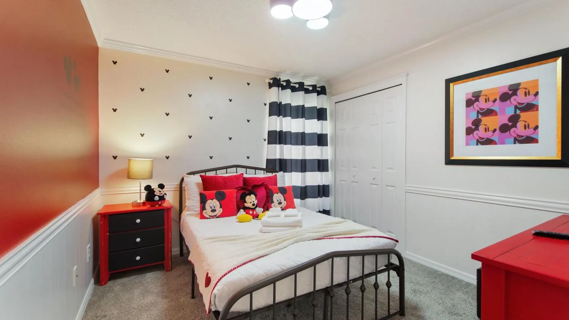 Casa Sevilla - 4 Bd - Sleeps 8 - Pool Spa - Disney Davenport 0*,  United States